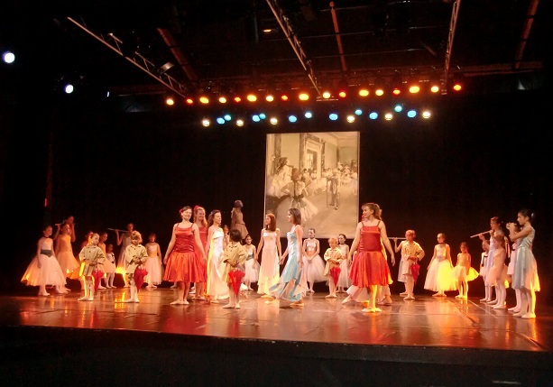 Toutes les danseuses en scène